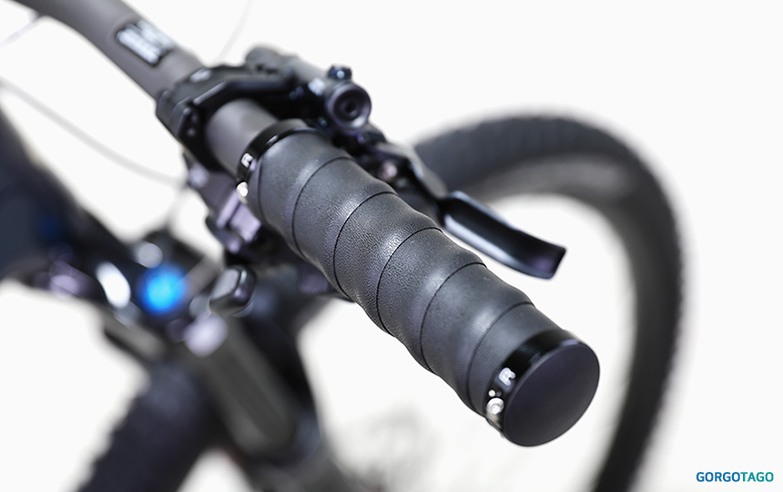 2024 첼로 크로노 70 MTB 27.5 핸들바와 스템 연결부 디테일