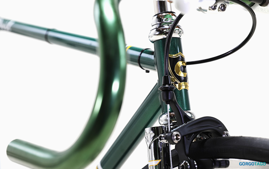 셀레리페로 데빌 클래식 트랙 지오메트리 프레임 실루엣 디테일