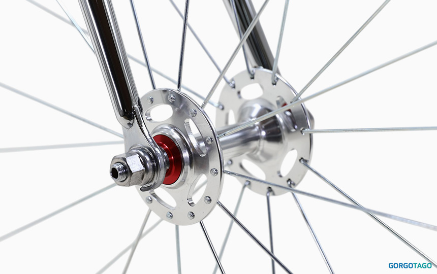 셀레리페로 데빌 컨티넨탈 울트라 스포츠 타이어 디테일