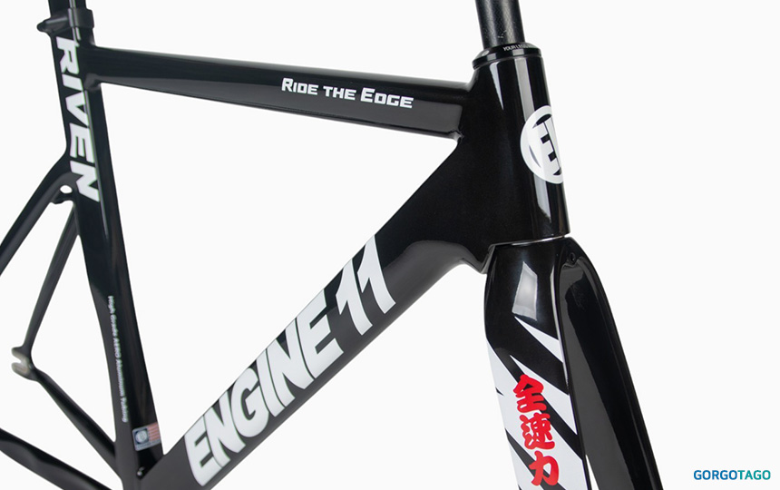 엔진11 리븐 블랙 호크 컬러 프레임 라인 디테일