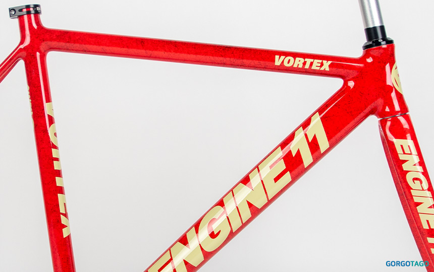 2026 엔진11 볼텍스 픽시 펄스 레드 프레임 컬러 디테일 1