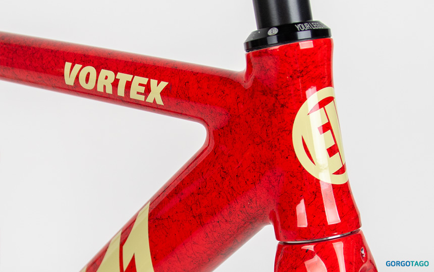 2026 엔진11 볼텍스 픽시 펄스 레드 프레임 컬러 디테일 3