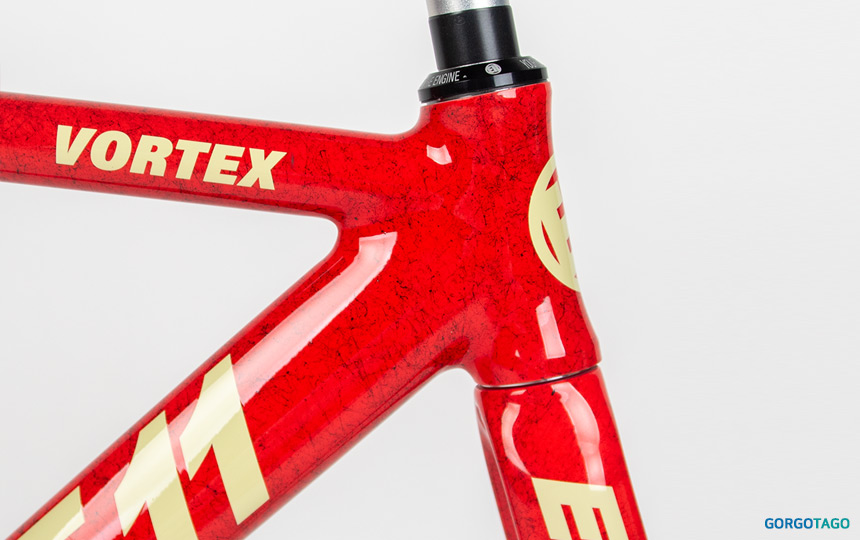 2026 엔진11 볼텍스 픽시 펄스 레드 프레임 컬러 디테일 4