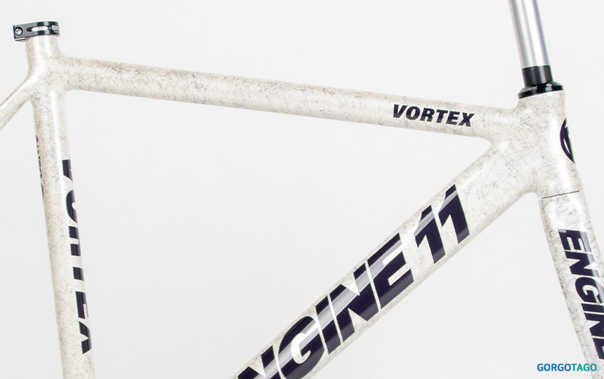 2026 엔진11 볼텍스 픽시 오프 화이트 프레임 컬러 디테일 1