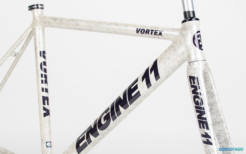 2026 엔진11 볼텍스 픽시 오프 화이트 프레임 컬러 디테일 2