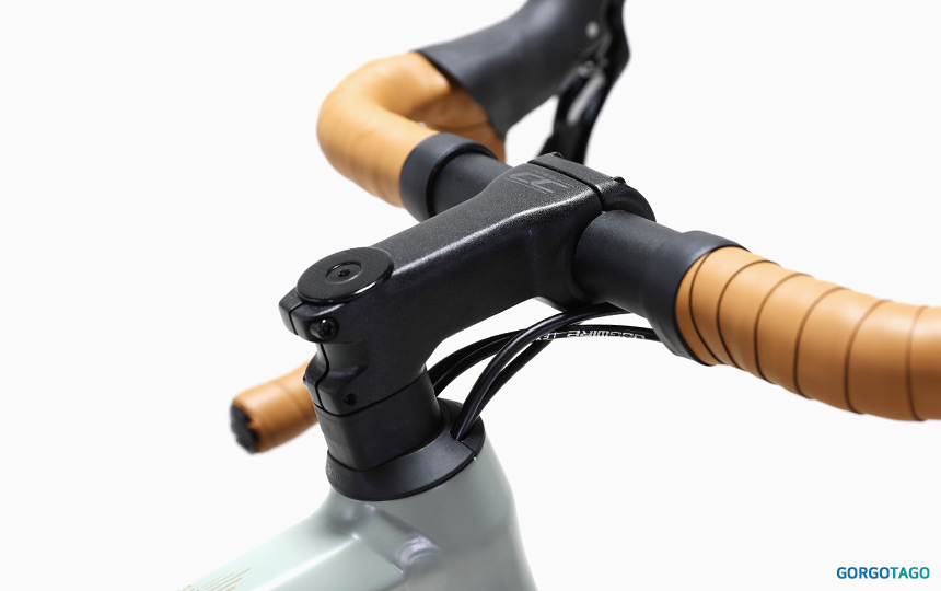 2026 메리다 스컬트라 400 메리다 핸들바와 스템 디테일