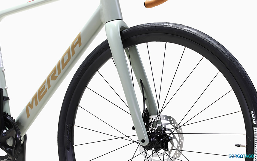 2026 메리다 스컬트라 400 CF3 카본 포크 디테일