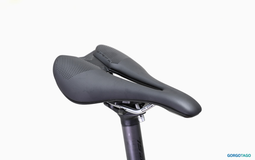 2026 메리다 스컬트라 4000 안장 후면 폴딩 공구 수납 구조