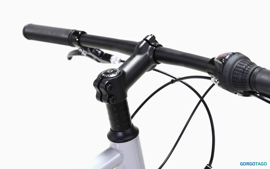 타누스 01 하이브리드 27.5 콕핏 정면 이미지