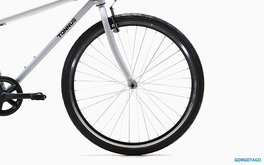 타누스 01 하이브리드 27.5 타누스 에어리스 타이어 디테일