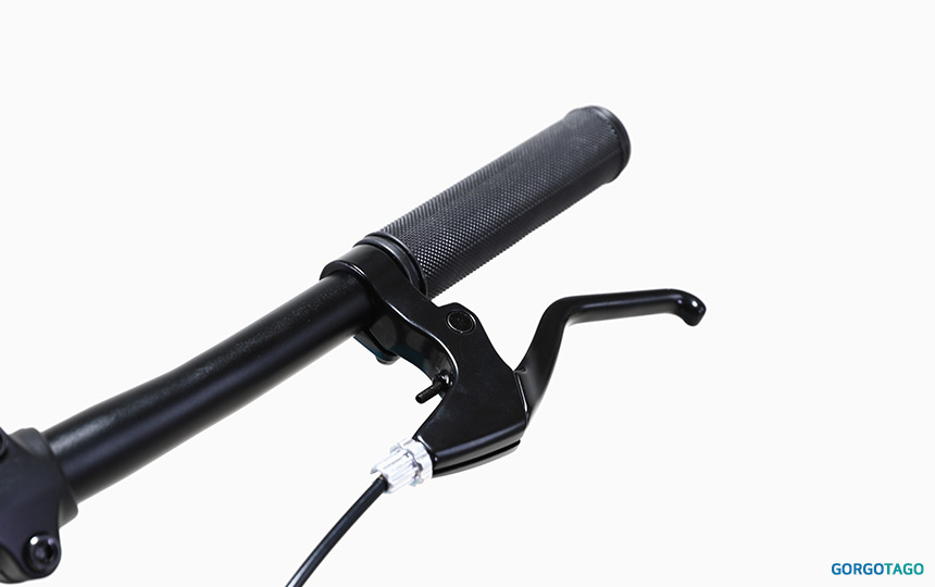 타누스 주니어 24 키즈바이크 핸들 주변 조작계 디테일