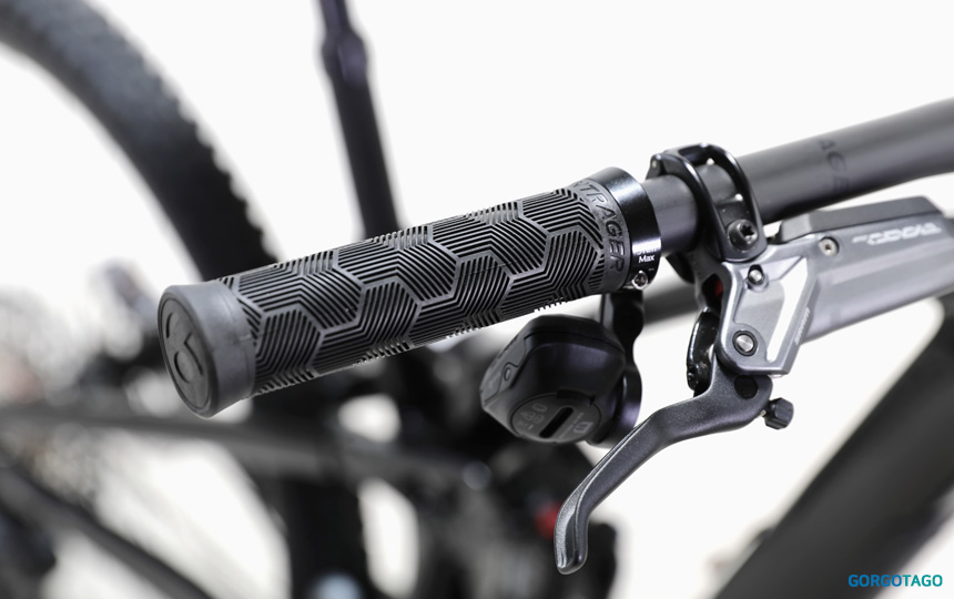 2025 TREK Fuel EX 9.8 GX AXS Gen 6 MTB cockpit detail 4