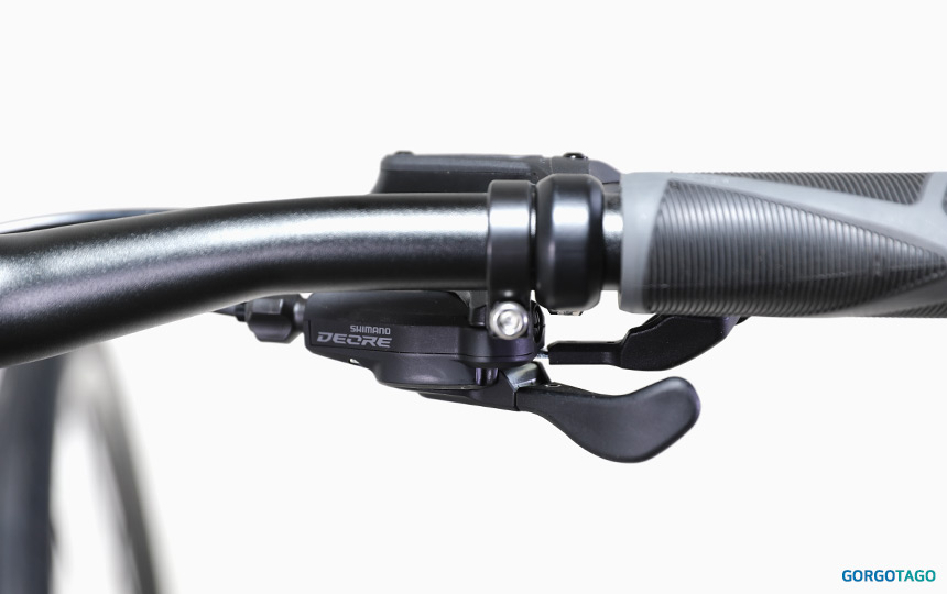 2025 TREK FX 2 Gen 4 cockpit detail 2