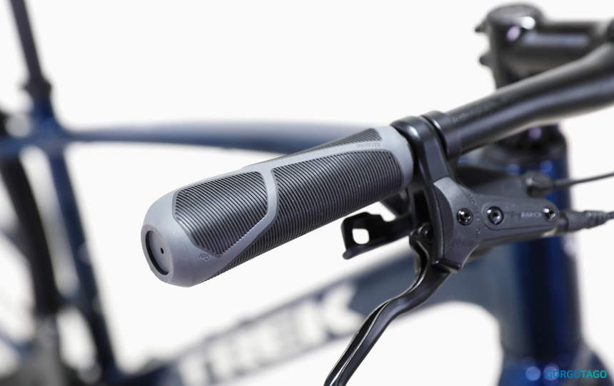 2025 TREK FX 2 Gen 4 cockpit detail 3