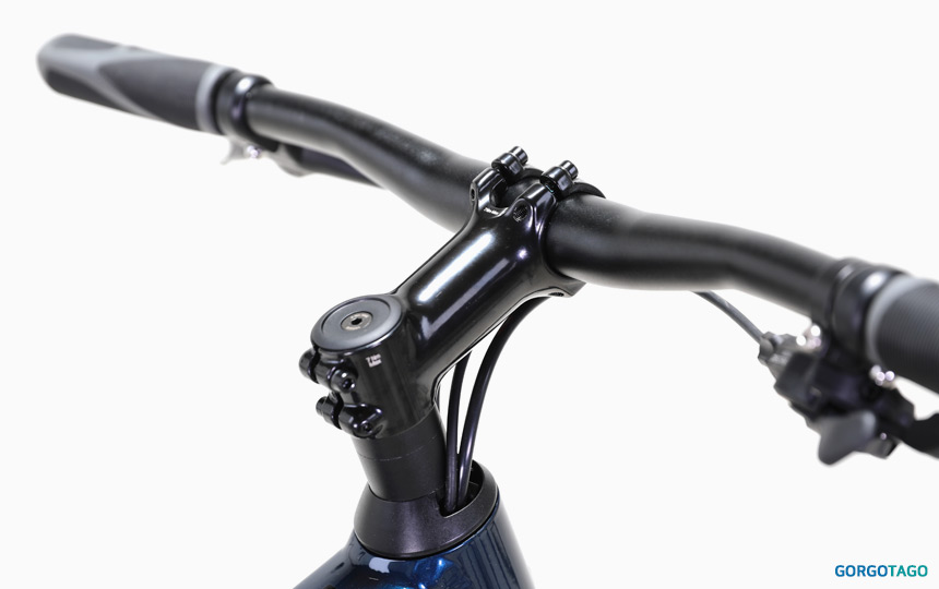 2025 TREK FX 2 Gen 4 cockpit detail 5