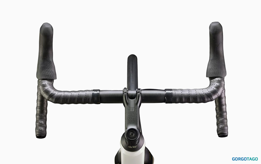 2026 트렉 도마니 AL 4 4세대 콕핏과 케이블 정리 디테일