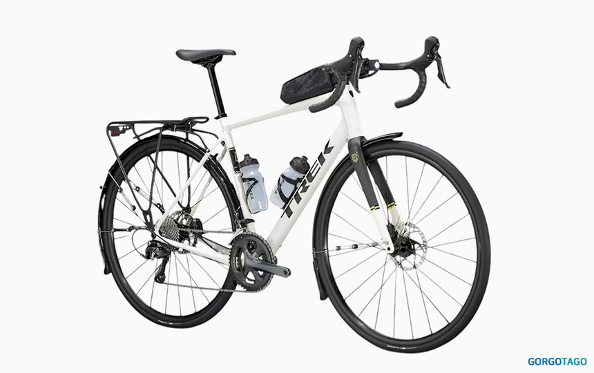 2026 트렉 도마니 AL 4 4세대 화이트 컬러 장비 장착 예시