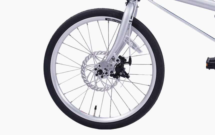 다혼 대쉬 D16 20인치 휠셋과 20x1.35 타이어 디테일