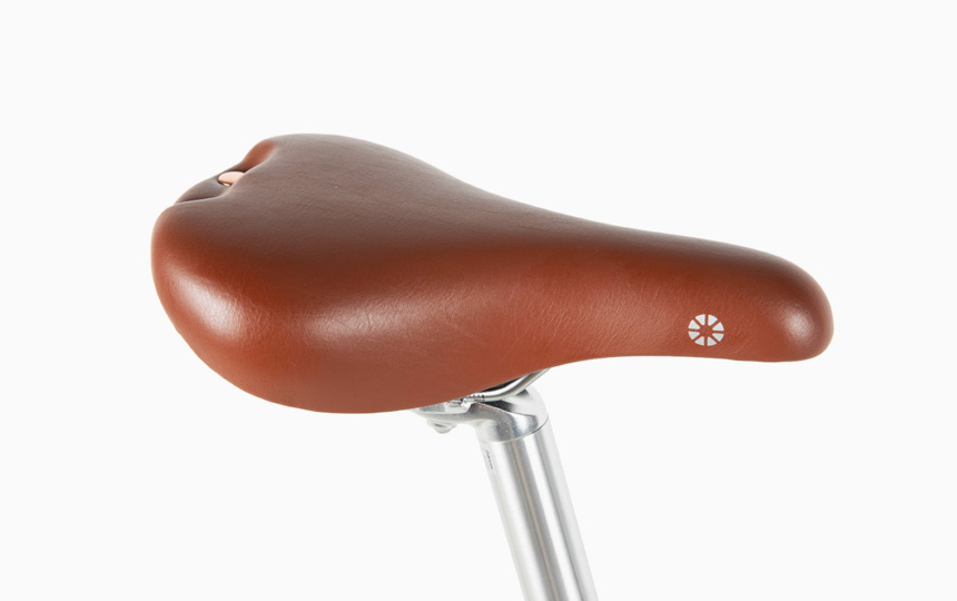 다혼 대쉬 D18 폴딩 미니벨로 브라운 클래식 안장 디테일