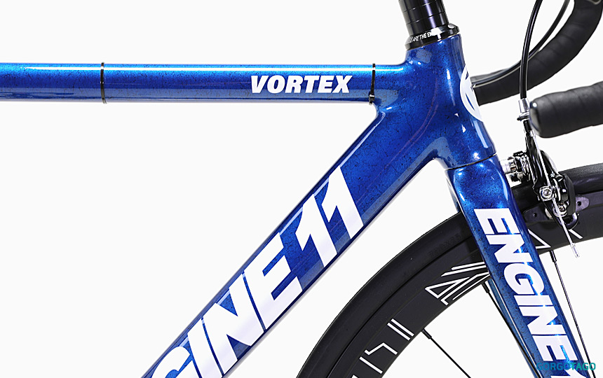 2026 엔진11 볼텍스 픽시 스틸 블루 컬러 완성차 분위기 이미지