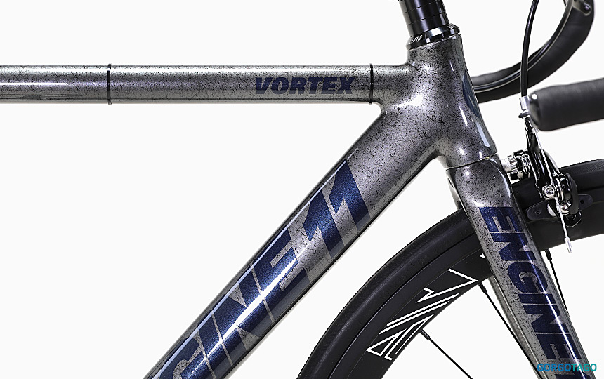 2026 엔진11 볼텍스 픽시 티타늄 그레이 컬러 완성차 분위기 이미지