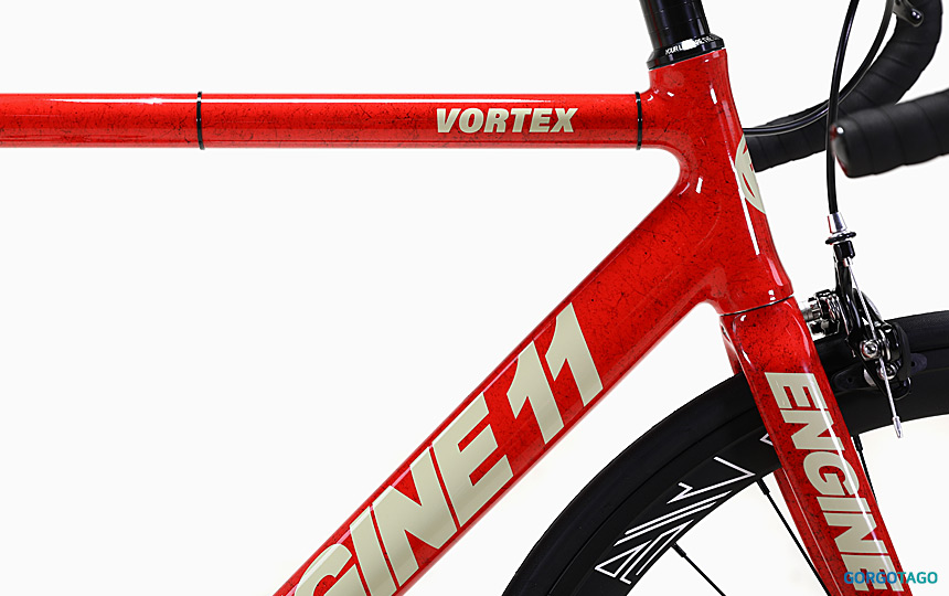 2026 엔진11 볼텍스 픽시 펄스 레드 컬러 완성차 분위기 이미지