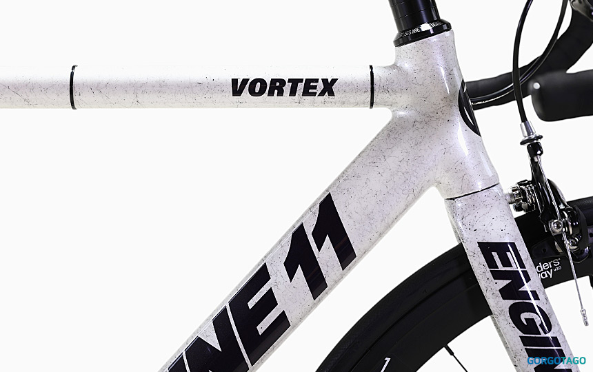 2026 엔진11 볼텍스 픽시 오프 화이트 컬러 완성차 분위기 이미지