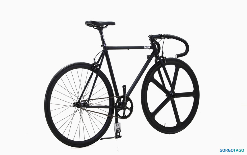 Gota 커스텀 아이언D 에어로 휠 픽시 블랙 컬러 완성차 디테일 이미지