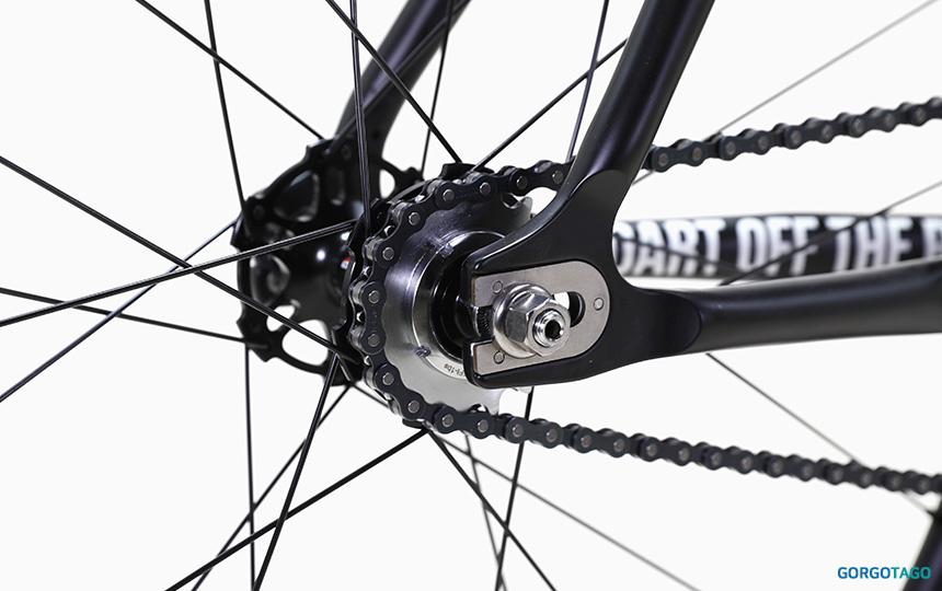 Gota 커스텀 로가스 다운타운 픽시 17T 코그와 KMC 싱글 체인