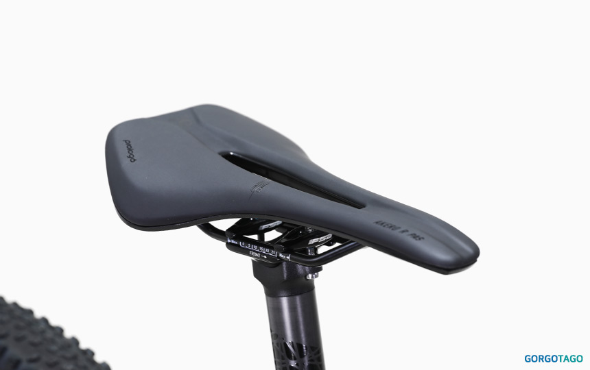 2026 메리다 빅나인 7000 MTB 29 안장과 싯포스트 디테일