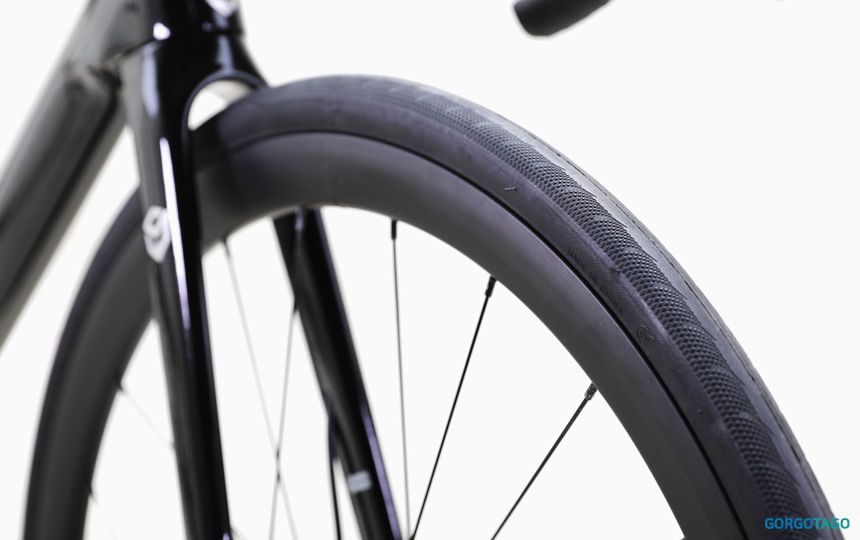 사바 샌프란시스코 SE 105 로드바이크 CST 700x28C 타이어 디테일 3