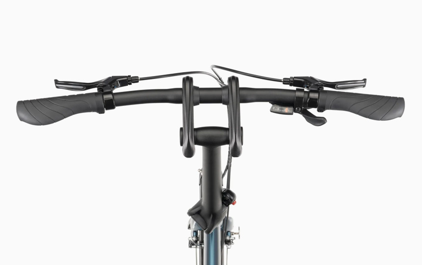 턴 링크 D8 안드로스 2.0 스템과 콕핏 디테일