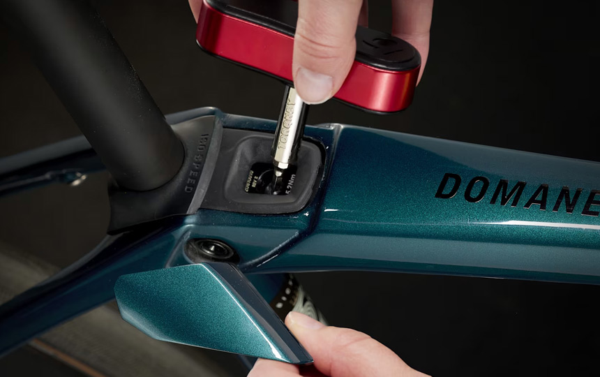 2025 트렉 도마니 SL 5 4세대 히든 시트클램프 프레임 디테일