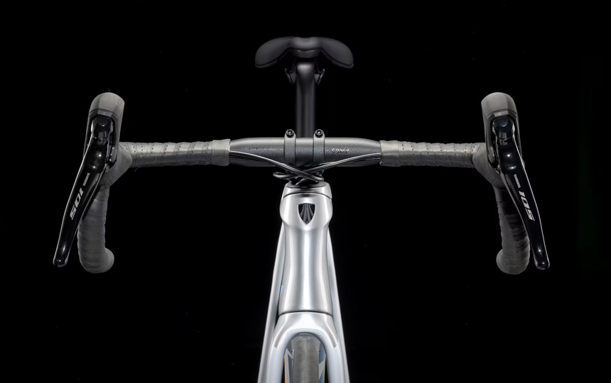 2025 트렉 에몬다 SL 4 시마노 105 듀얼레버 콕핏 디테일