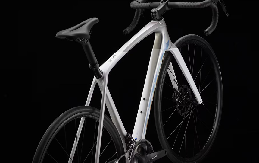 2025 트렉 에몬다 SL 4 500 시리즈 OCLV 카본 프레임 디테일