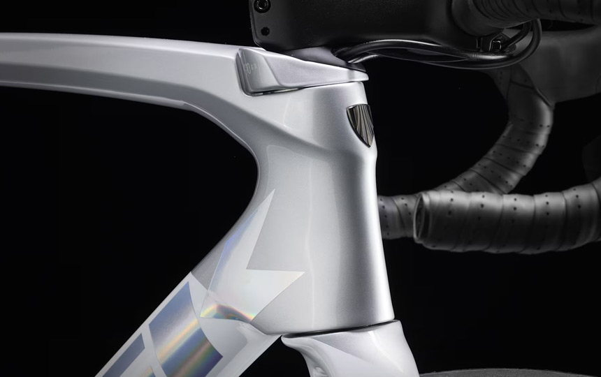 2025 트렉 에몬다 SL 4 풀카본 포크와 프레임 구조 이미지